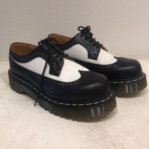 Dr. Martens black & white smooth brogue bex